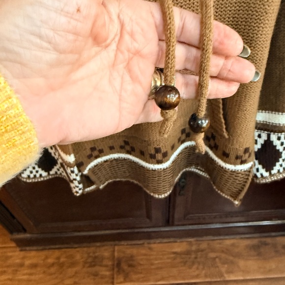 EARTHBOUND Trading Co EUC Tan Knit
Sweater w/Aztec vibe tan/brown white
Size SM - Picture 6 of 8